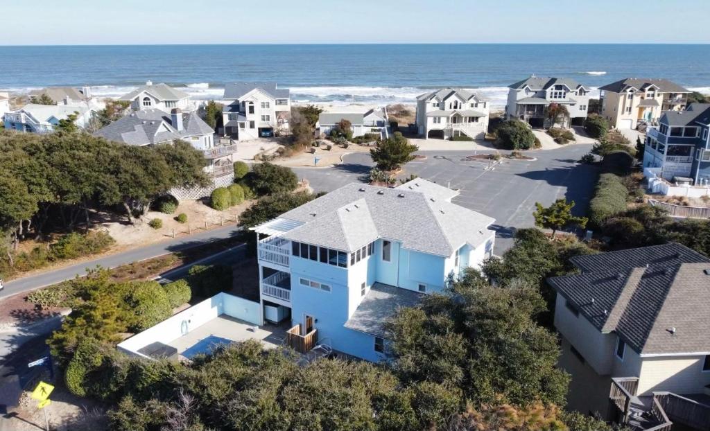 Paws and Keep Calm, Corolla