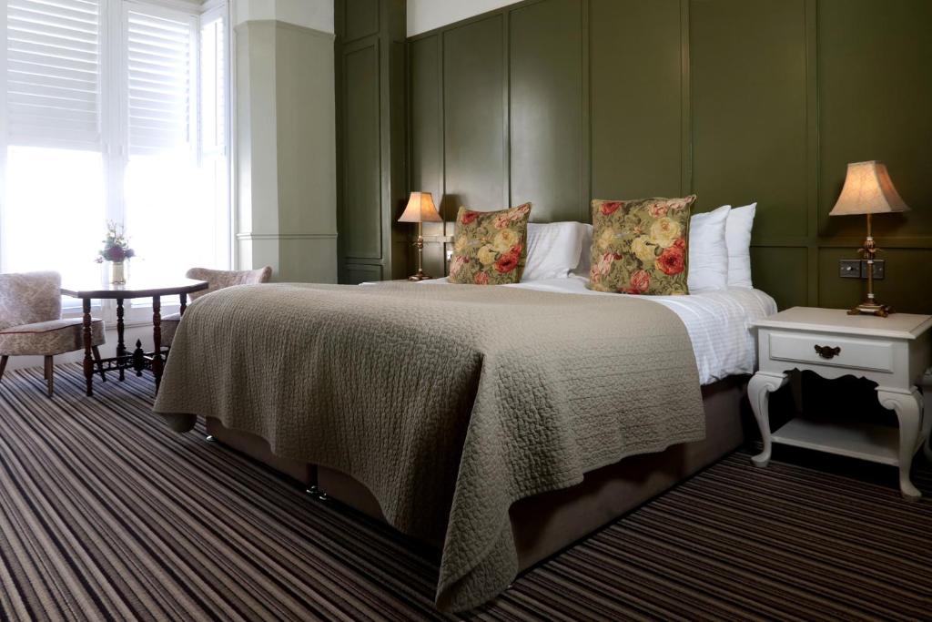 Deluxe Double or Twin Room