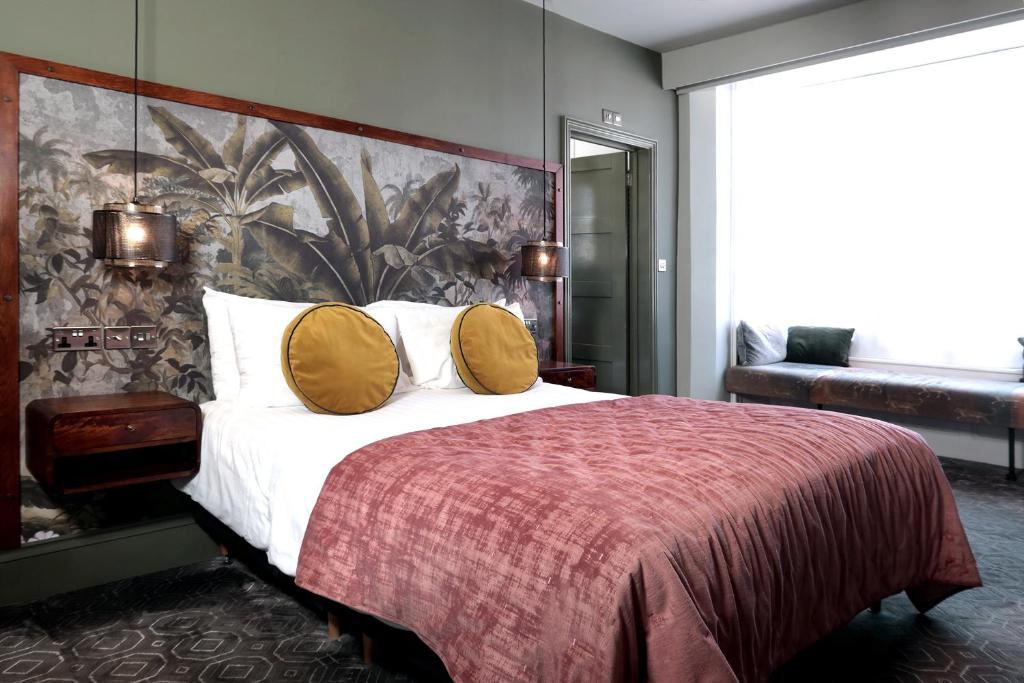 Deluxe Double Room with Side Sea View, The Southern Belle in Brighton and Hove