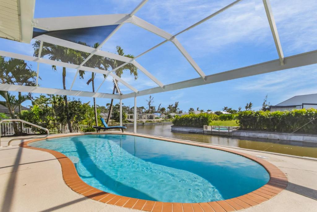 Southern Exposure, Saltwater Pool - Villa Solaris - Roelens Vacations, Cape Coral