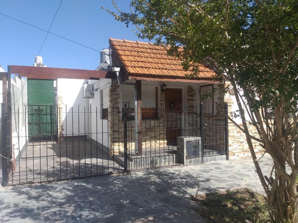 Casa 3 ambientes para 6 personas céntrica - 1