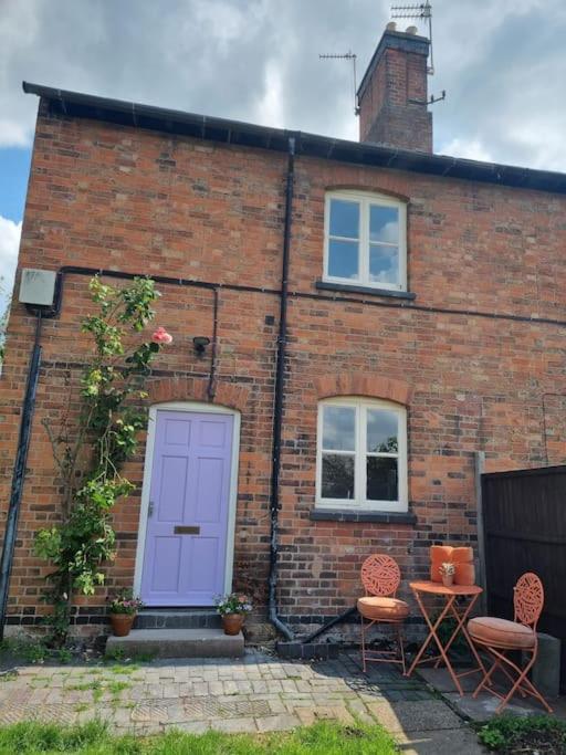 Cosy Cottage - pet-friendly holiday cottage in Thrussington, Leicestershire