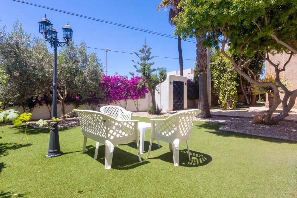 Villa in Playa D´en Bossa sleeps 9 - 4