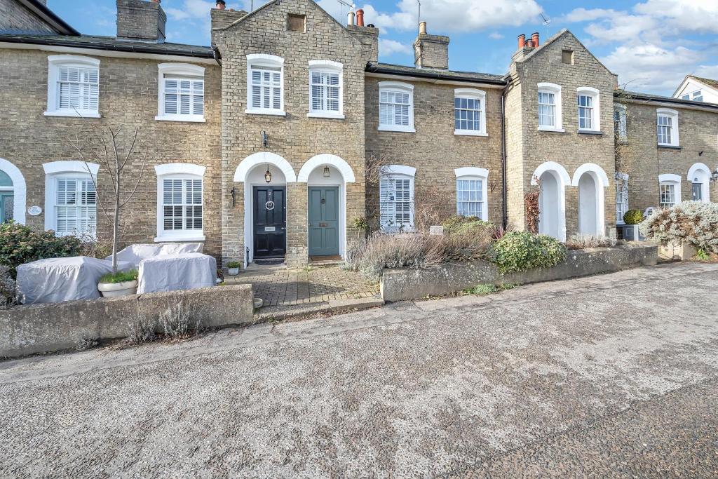 Charming Church Walk, Long Melford - 2 bedroom property with parking, Long Melford