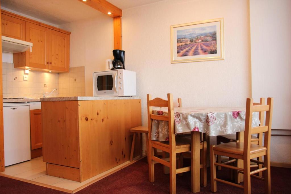 Résidence Neves - VAL THORENS location: Joli studio pour 4 personnes, étage élevé, balcon ensoleillé, dans un quartier animé (LES NEVES) MAE-9043 - 1