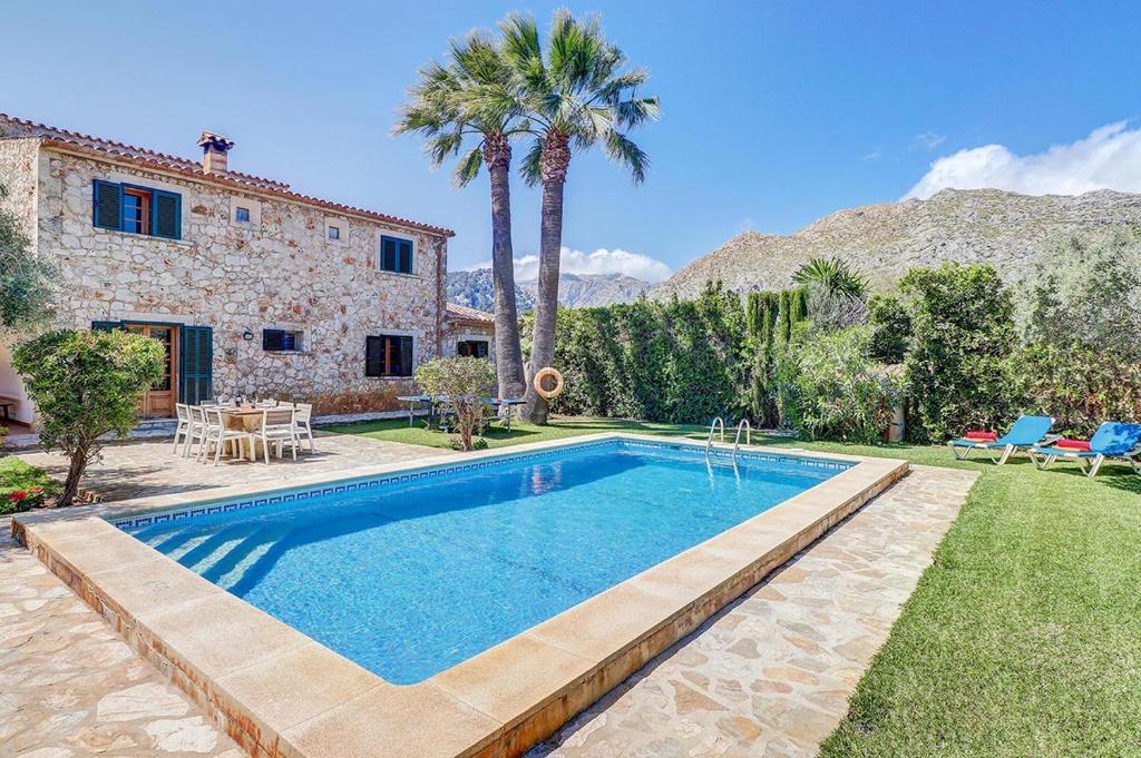 Charming villa with a fabulous garden in Pollensa by Renthousing - 2