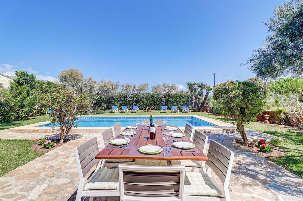 Charming villa with a fabulous garden in Pollensa by Renthousing - 4