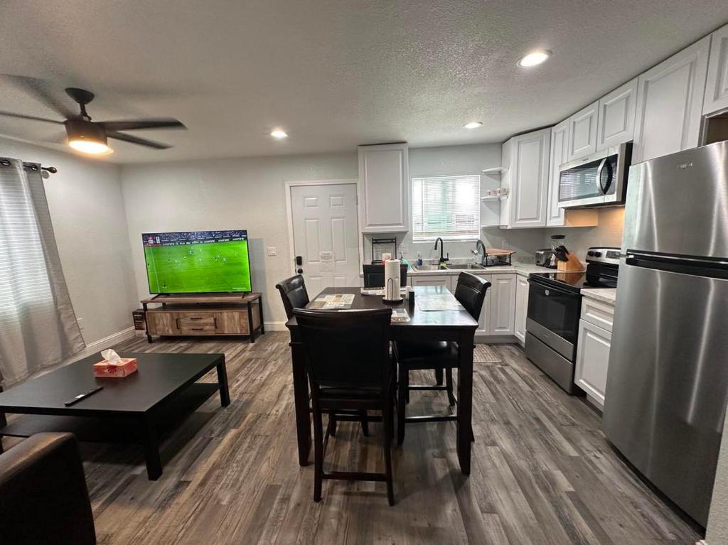 Guesthouse (SI) near UCDMC, Sacramento