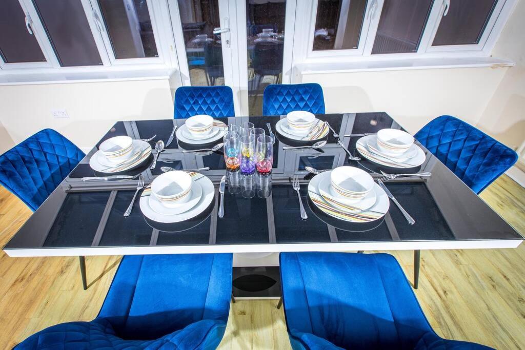 Spacious and Luxurious 5 Bedroom Town House for 9, Kent