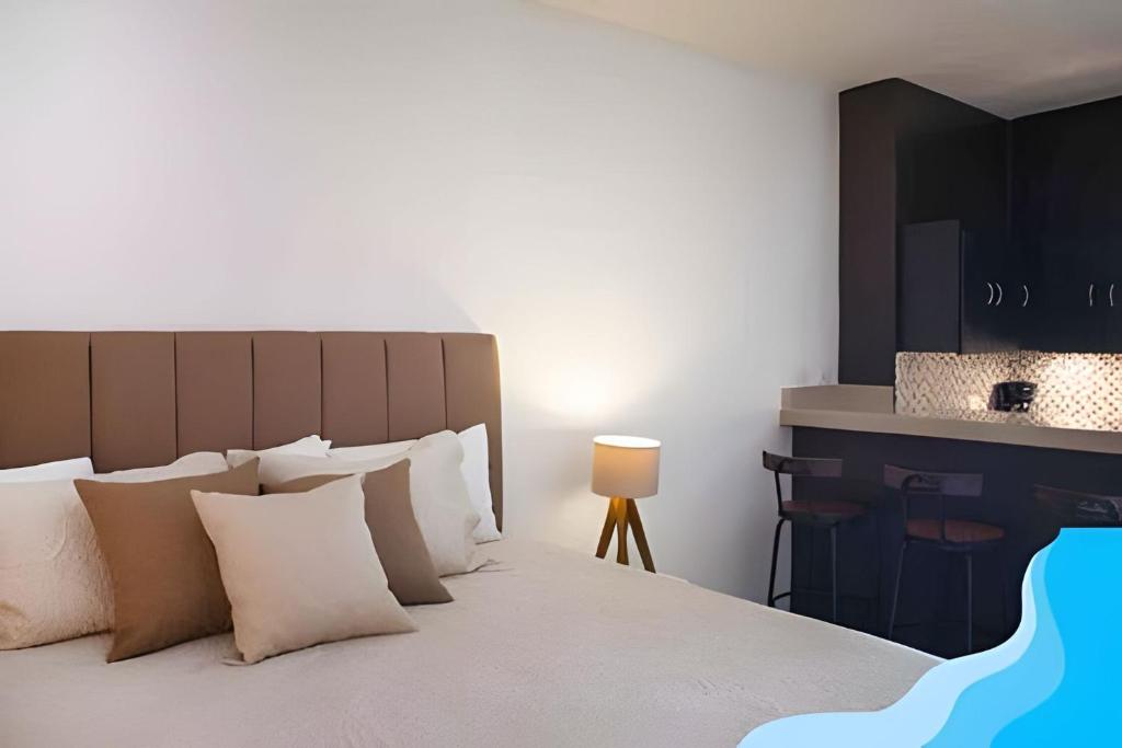 Minimalist Studio with Pool and FREE Scooter - 2