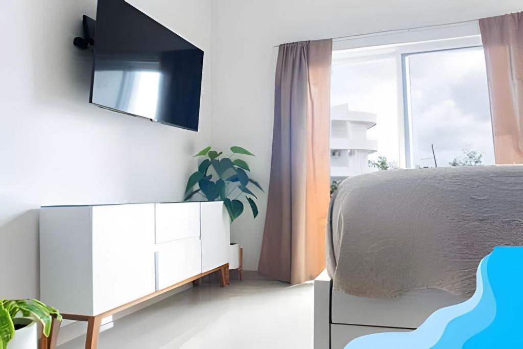 Minimalist Studio with Pool and FREE Scooter - 5