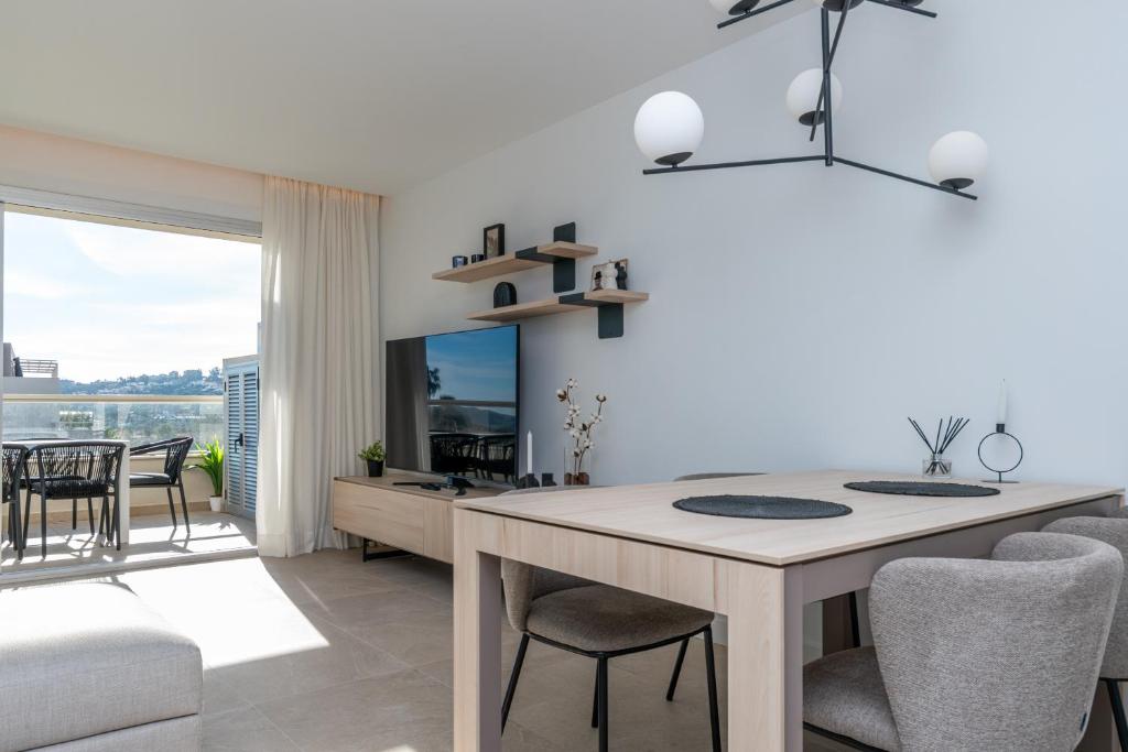 Serenity in Style: Luxury La Cala Golf Getaway - 3