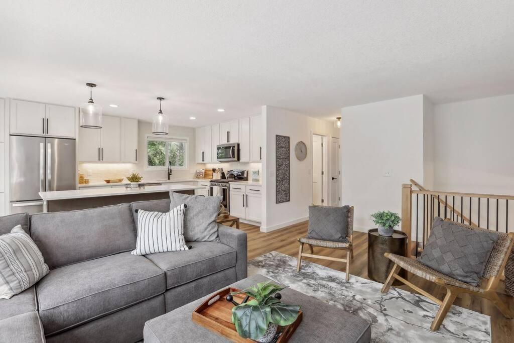 Stunning Fully Renovated Stillwater 4bed/2bath