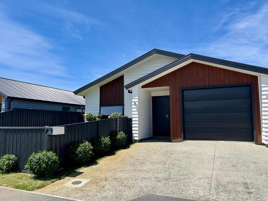 Modern Family Pad In Cromwell, Cromwell