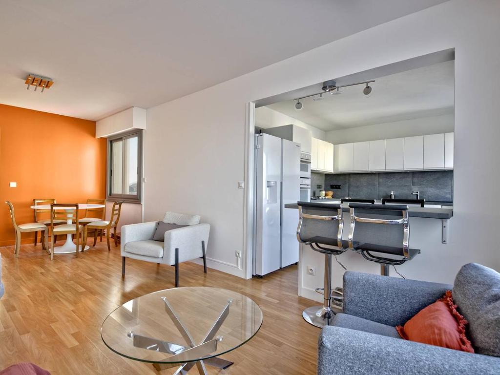 Arcachon T2, Terrasse, Parking, à 240m de la Plage! - FR-1-433-114 - 2