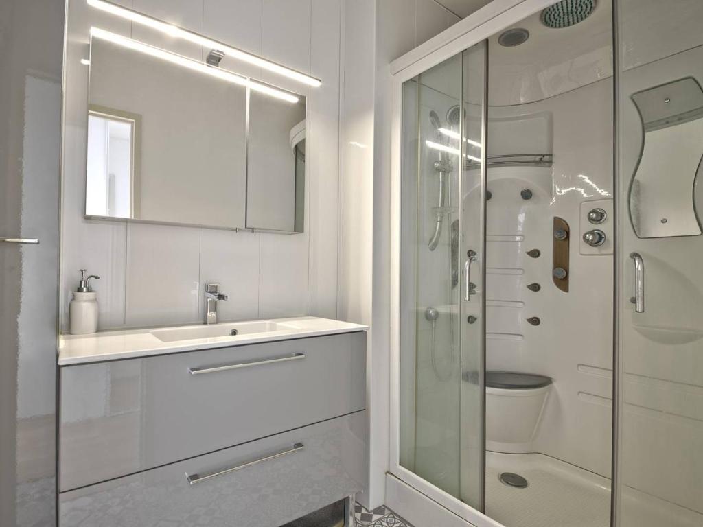 Arcachon T2, Terrasse, Parking, à 240m de la Plage! - FR-1-433-114 - 3