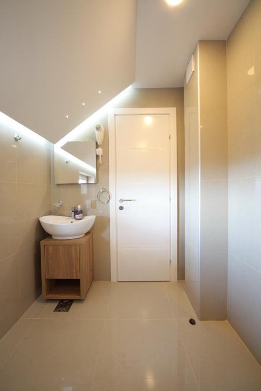 Agent Lux Apartments photo