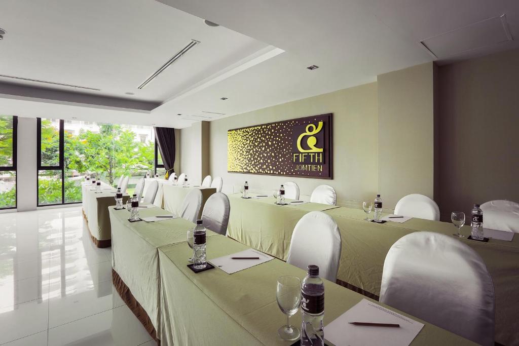 ศูนย์ธุรกิจ