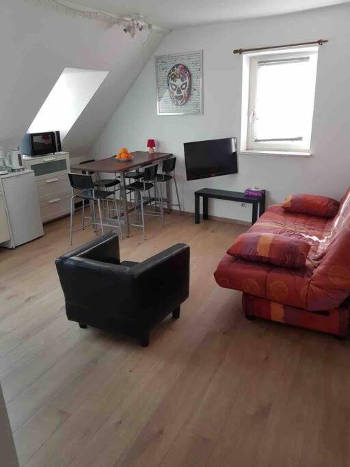 P55 LOCATION MOBILITÉ Contrat 1 MOIS MINIMUM 3 pièces lumineux, Štrasburk