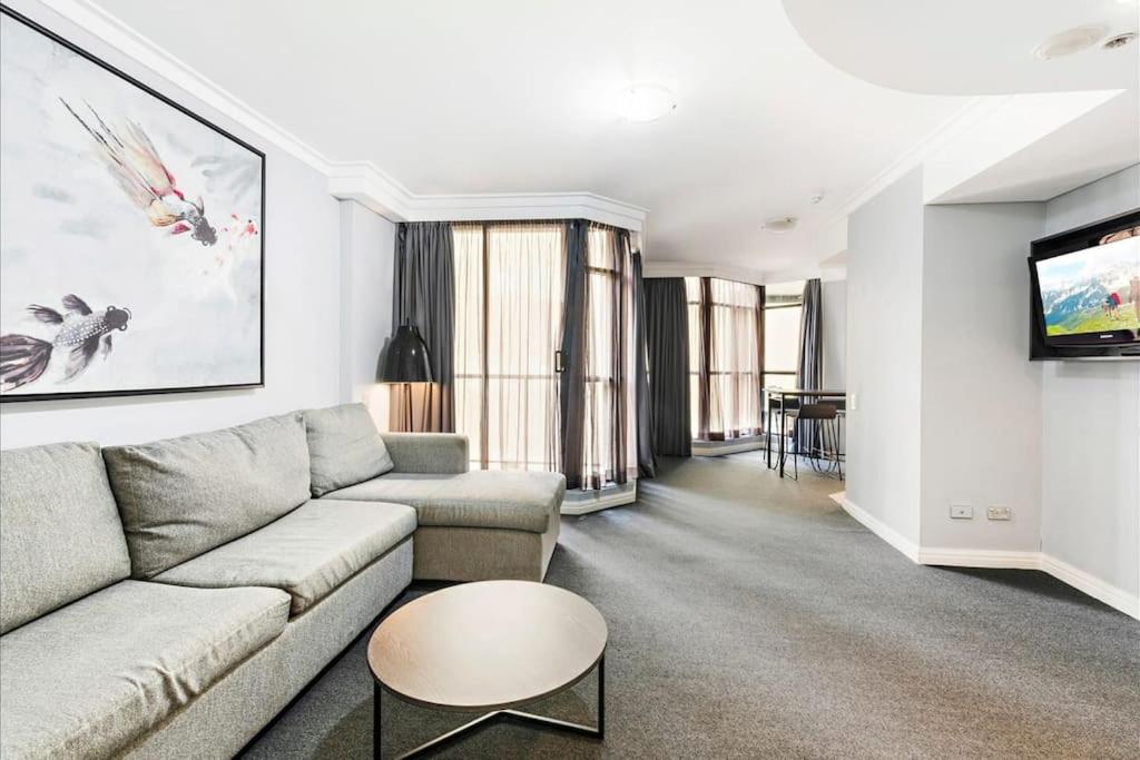 KozyGuru | Haymarket | Modern 1 Apt Best Location, Sydney