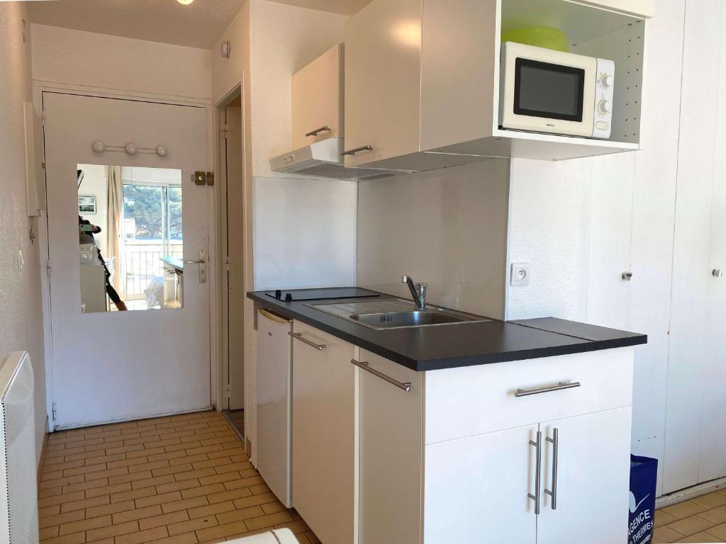 Studio rénové climatisé avec balcon, parking et wifi à Balaruc-les-Bains - FR-1-553-66 - 3