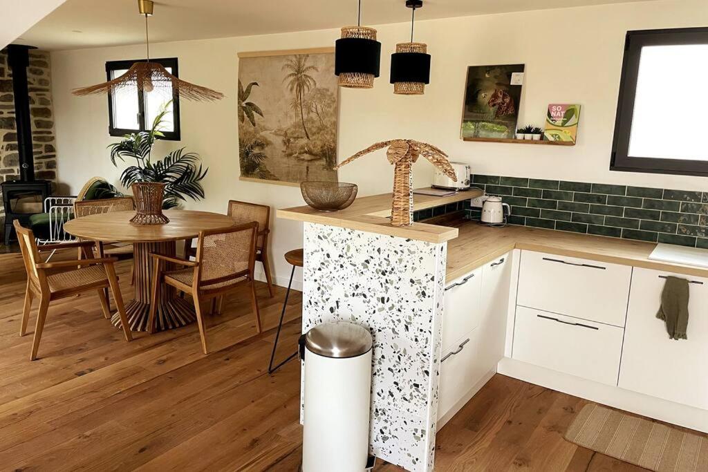 Field house, Pleumeur-Bodou