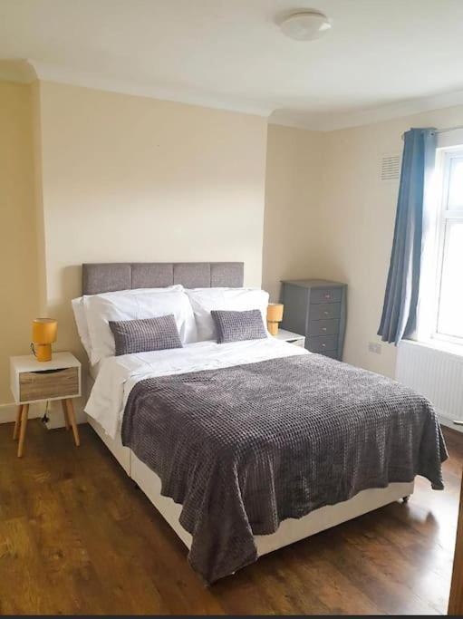 Evo Zen -Gravesend 1 Bedroom Flat 2 Min Walk to Station & Town Centre, Kent