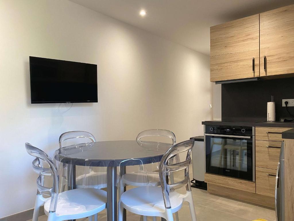 Appartement T2 rénové avec climatisation et internet, proche centre et étang de Thau - FR-1-553-193 - 3