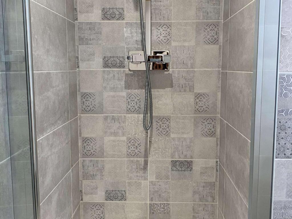 Appartement T2 rénové avec climatisation et internet, proche centre et étang de Thau - FR-1-553-193 - 5