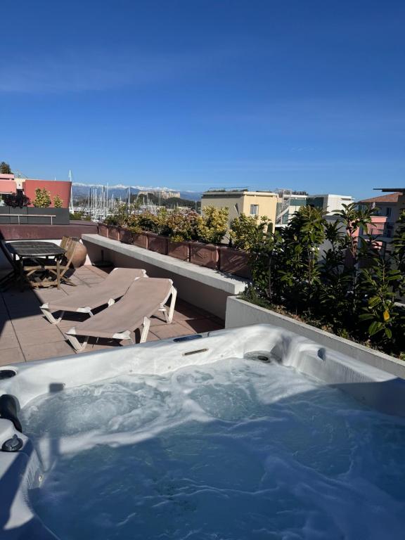 Penthouse - Jacuzzi - Terrace - Parking - 2 pools - 4