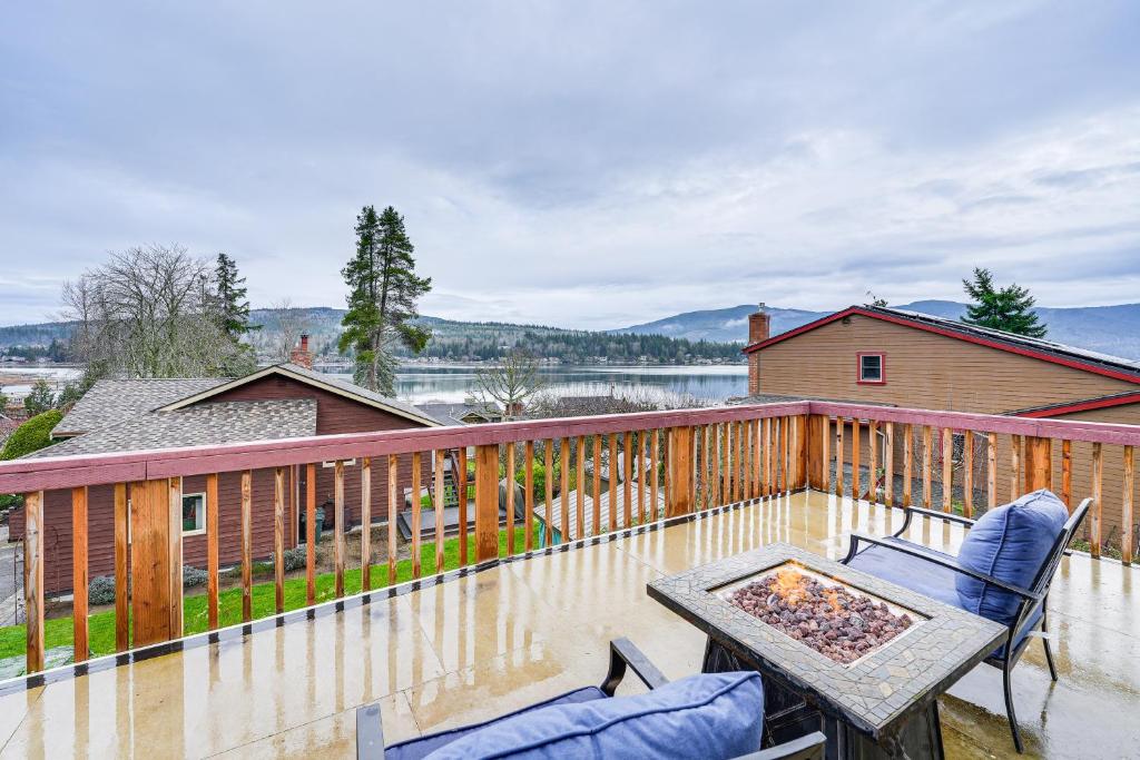 Stylish Bellingham Home with Lake and Mountain Views!, Bellingham