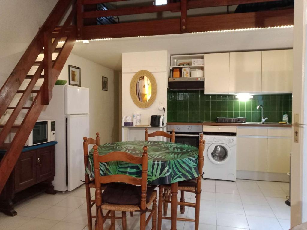 Villa T2 avec mezzanine, terrasse, parking prive, proche commerces et plage, calme, 6 couchages - FR 전경