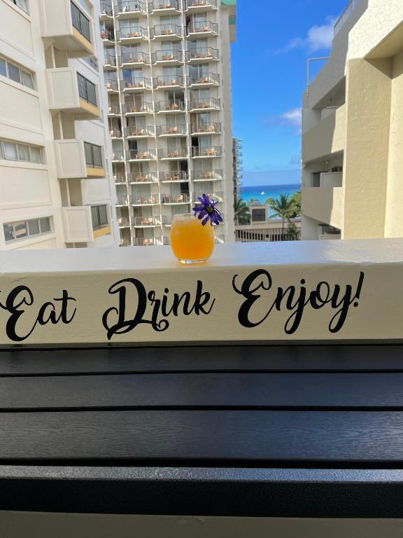 Modern Ocean View Studio - Waikiki Paradise!, Honolulu