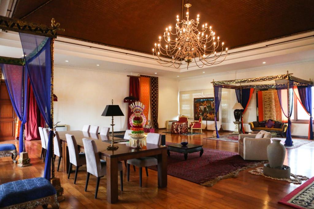 บริการอาหารและห้องอาหารดีเยี่ยม