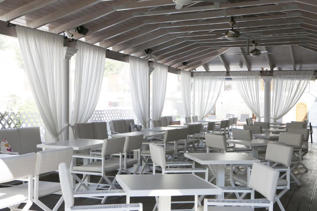 Facilities, Hotel Rezi in Parga