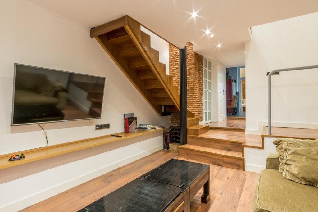 Downtown Duplex - 2 Bedrooms 2 Bathrooms - Opera - 4