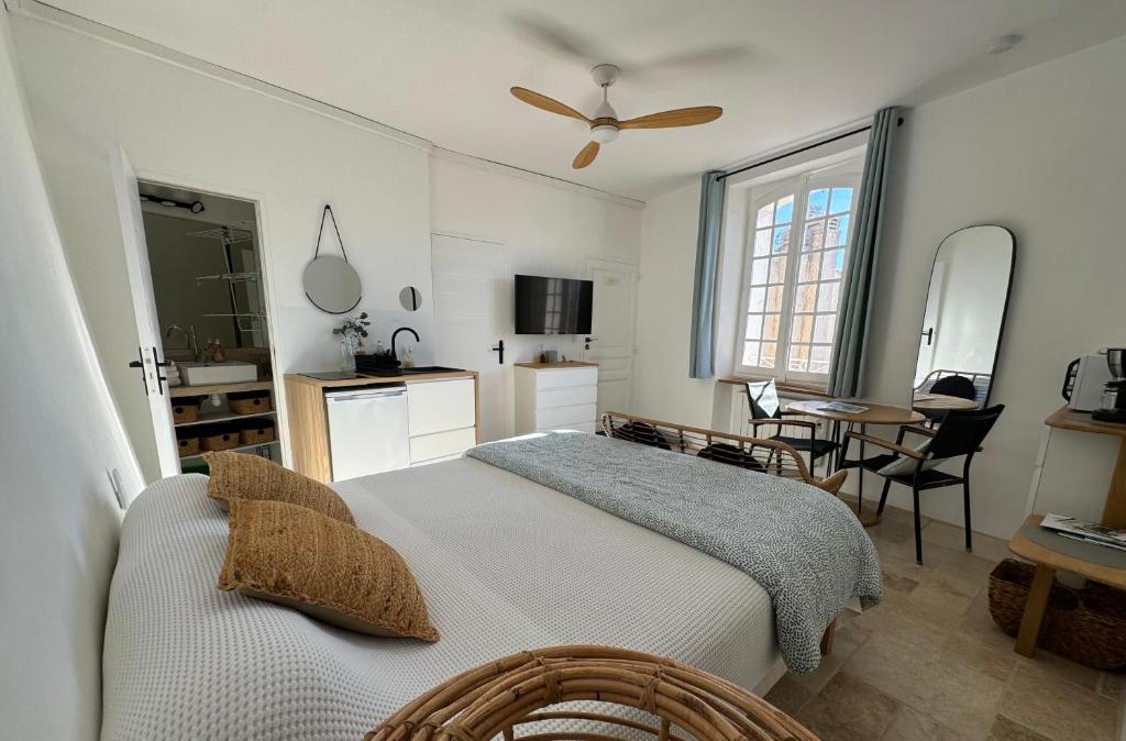 Studio Liège, vue mer au village de Bormes les Mimosas - 3
