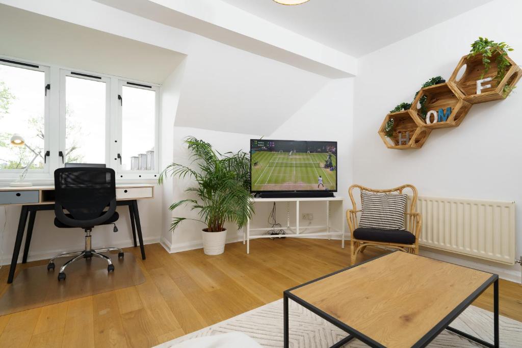Lovely Apartment in Victoria Park Village, London