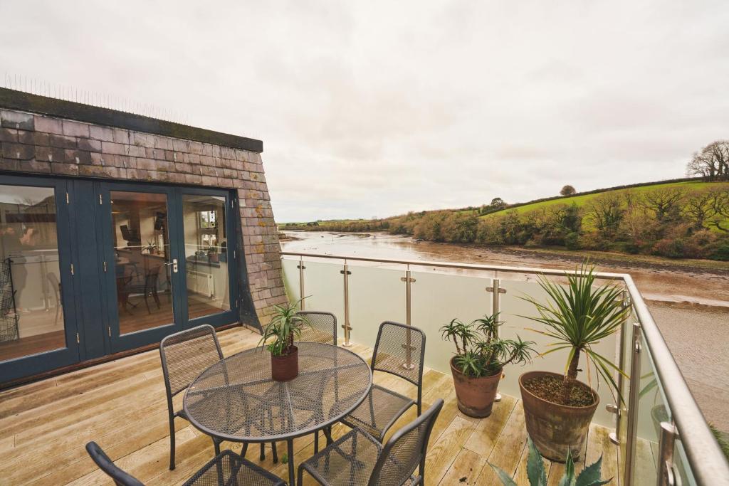 Crabshell Apartment, Kingsbridge