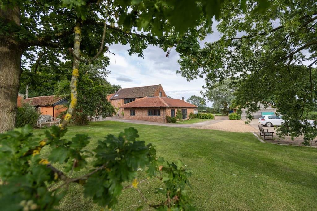 The Granary - Wood Farm Barn. Luxury Barn with wonderful countryside views, Bawdeswell