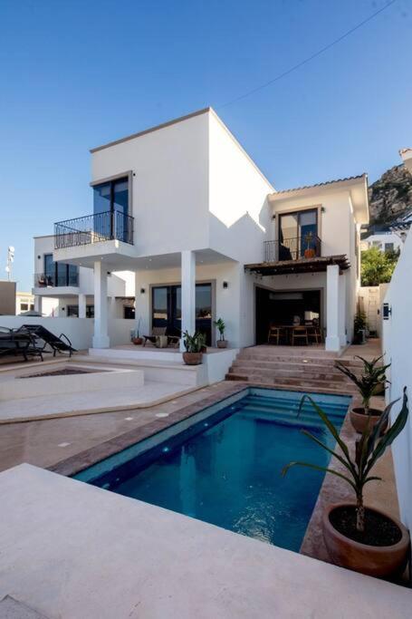 Casa Gallo, Heated Pool, Exclusive Beach & Great Location - 3