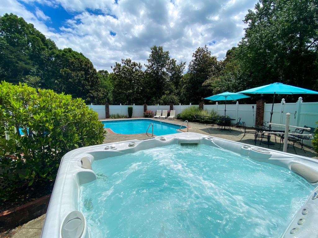 Laurelwood Distinctive old world luxury in Tryon with a swimming pool, hot tub, Game Rm & more