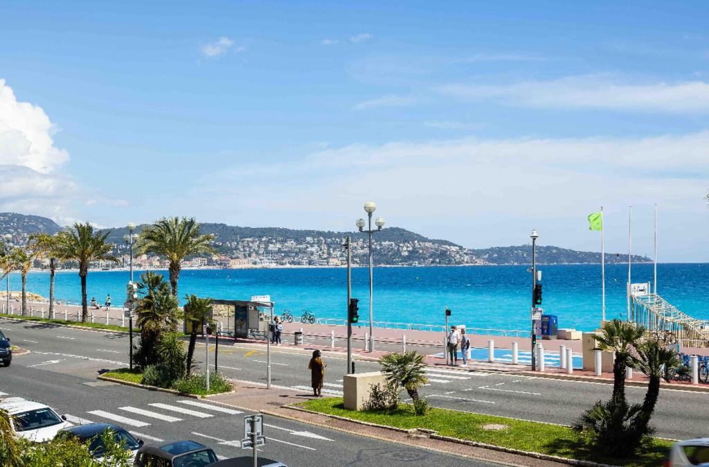 Flat design with SEA view promenade des anglais, Nicea