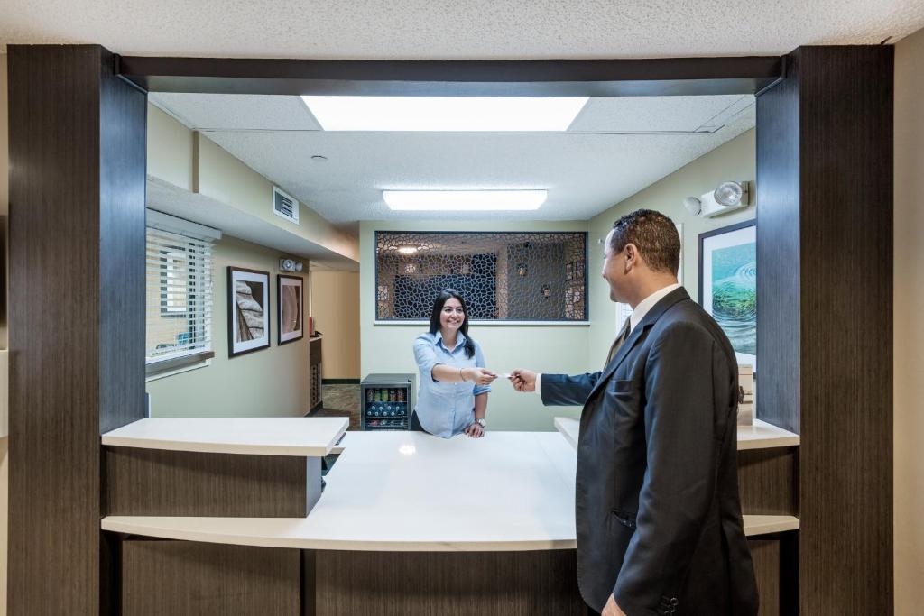 キャンドルウッド スイーツ レイク メリー バイ IHG (Candlewood Suites Lake Mary By IHG) 外観