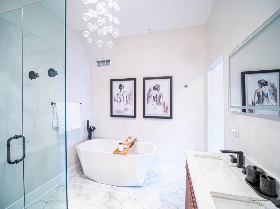 Artful Escape at Marietta Square, Marietta