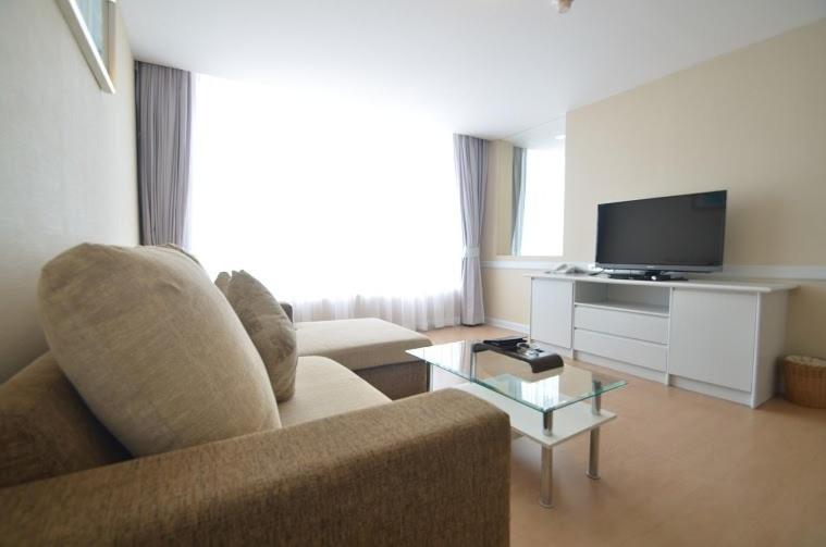 Shared lounge/TV area