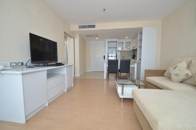 Shared lounge/TV area
