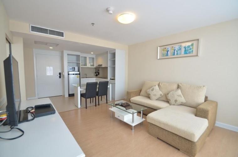 Shared lounge/TV area