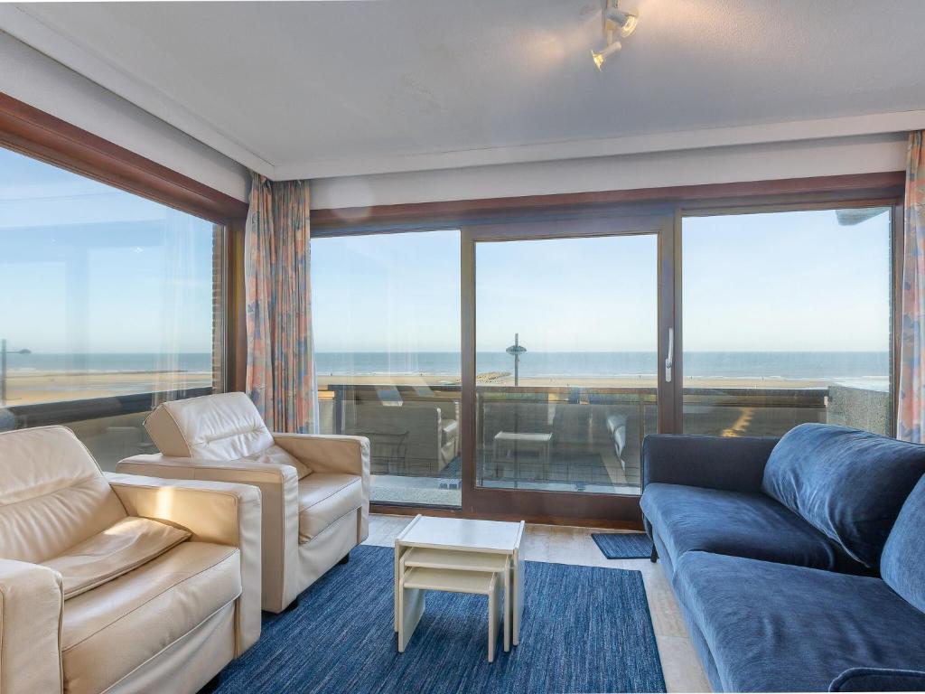 Apartment with parking and panoramic sea view, Middelkerke