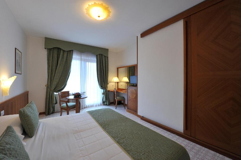 Grand Hotel Cesare Augusto — Hotel rooms in Sorrento, Campania